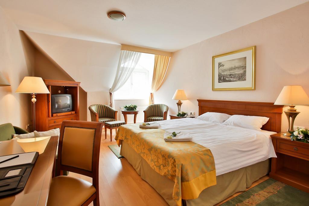 Hotel Rittinger Bonyhád Zimmer foto